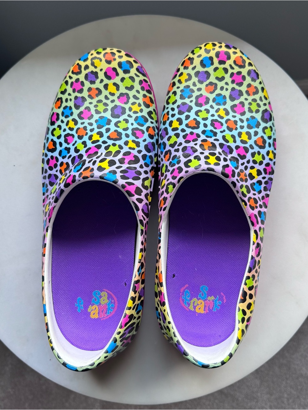 CROCS x LISA FRANK Neria Pro II - Neon Leopard Slip-On Clogs with Purple Insole - Picture 8 of 10